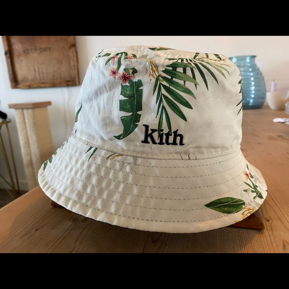 KITH reversible bucket hat. Very good condition